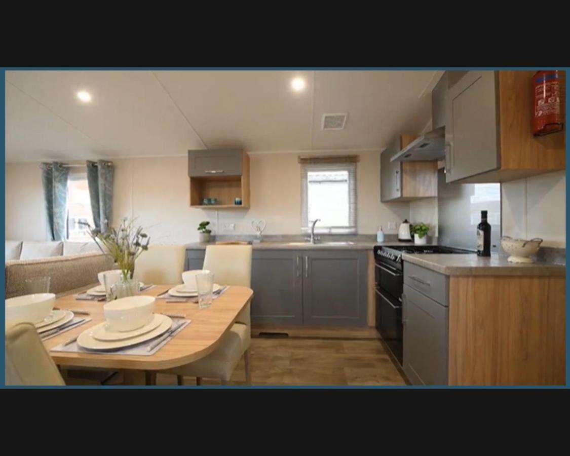 Exotic 3-Bed Caravan At Newquay Holiday Park Villa ภายนอก รูปภาพ